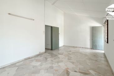 Jalan Mutiara Barat 2