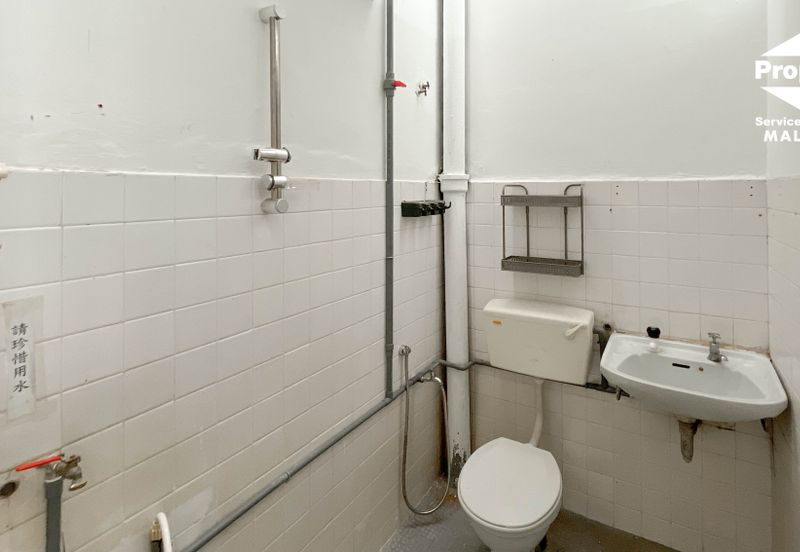 Jalan Mutiara Barat 2