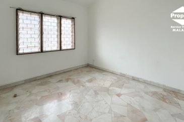 Jalan Mutiara Barat 2