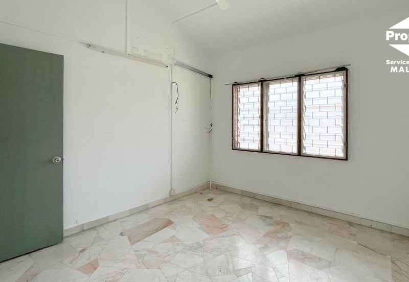 Jalan Mutiara Barat 2