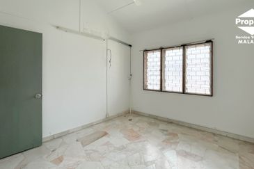 Jalan Mutiara Barat 2