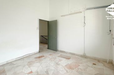 Jalan Mutiara Barat 2