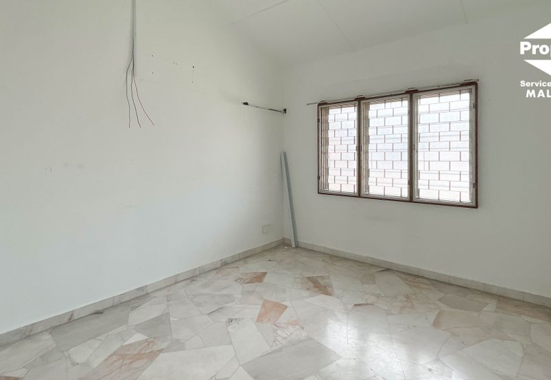 Jalan Mutiara Barat 2