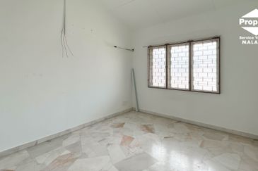 Jalan Mutiara Barat 2