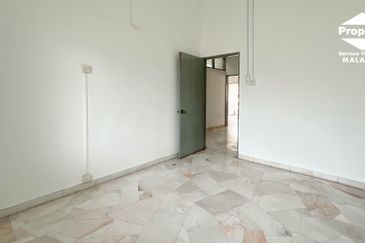 Jalan Mutiara Barat 2