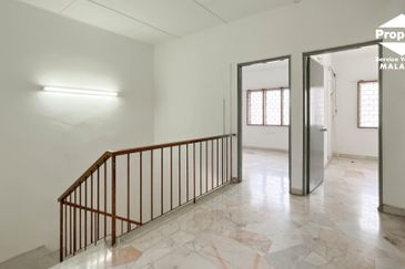 Jalan Mutiara Barat 2