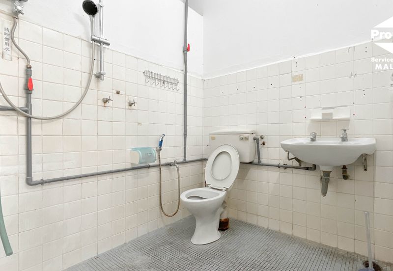 Jalan Mutiara Barat 2