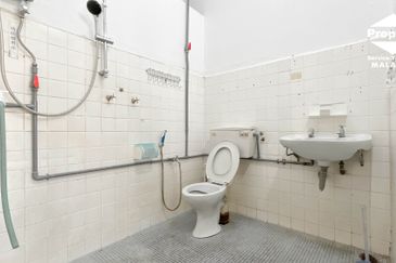 Jalan Mutiara Barat 2