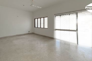 Jalan Mutiara Barat 2