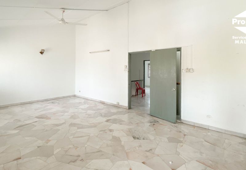 Jalan Mutiara Barat 2