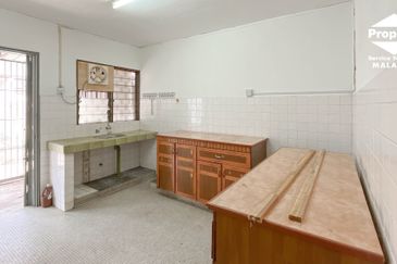 Jalan Mutiara Barat 2