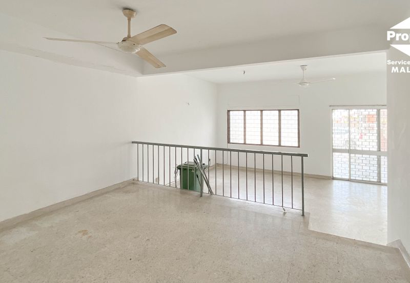 Jalan Mutiara Barat 2