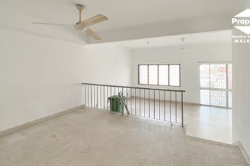 Jalan Mutiara Barat 2