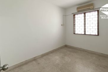 Jalan Mutiara Barat 2