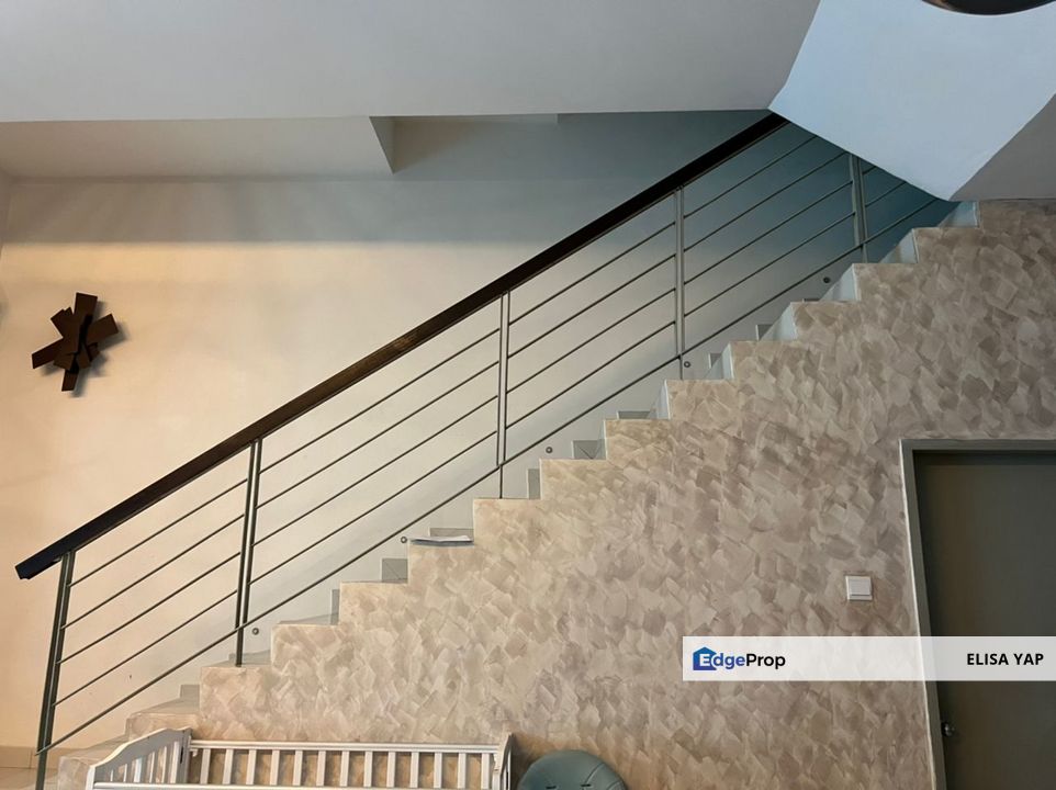 Fully Furnished Nice Renovated 2.5 Storey Terrace Taman Putra Impiana Puchong FOR SALE, Selangor, Puchong