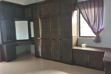 Evergreen Park Acorn and Hazel