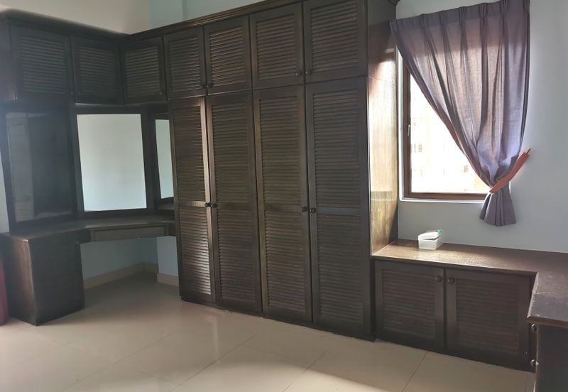 Evergreen Park Acorn and Hazel