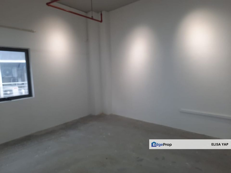 SetiaWalk Pusat Bandar Puchong Partial Furnished Office Lot 2145sqft near LRT, Selangor, Puchong