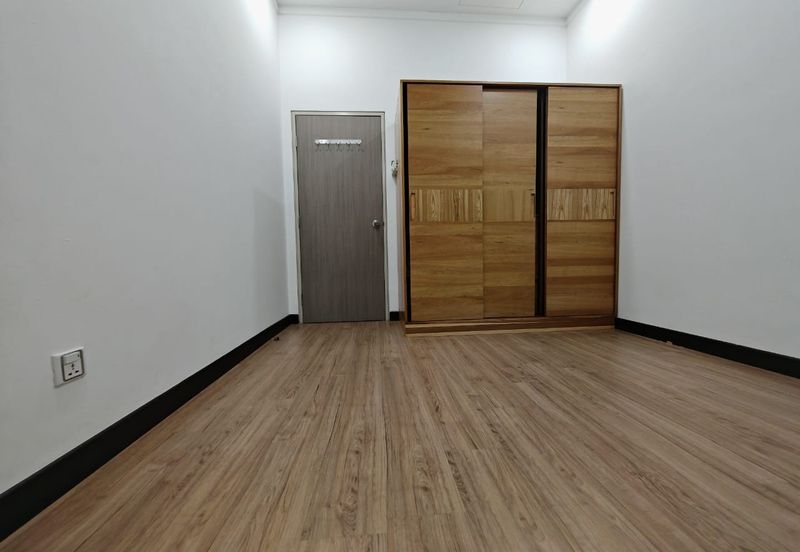 BANDAR AINSDALE (MEKAR)