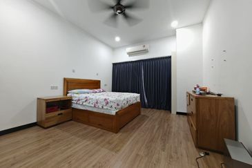 BANDAR AINSDALE (MEKAR)