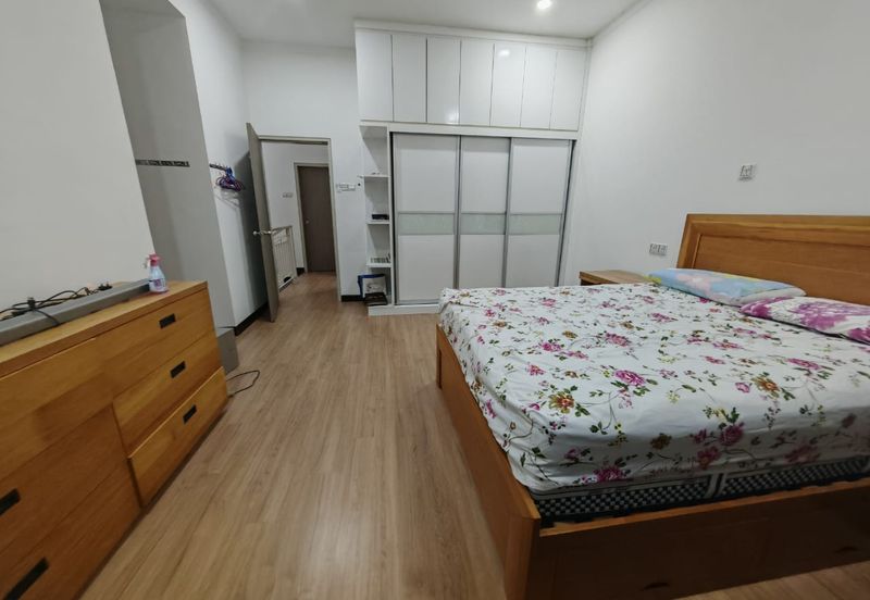 BANDAR AINSDALE (MEKAR)