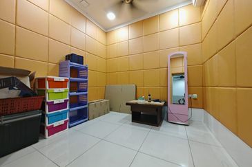 BANDAR AINSDALE (MEKAR)