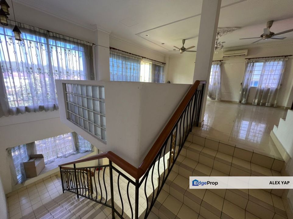 Freehold Landed / Renovated 2.5 Double Storey Terrace / Kajang / Low Depo / Taman Seri Mewah, Selangor, Kajang