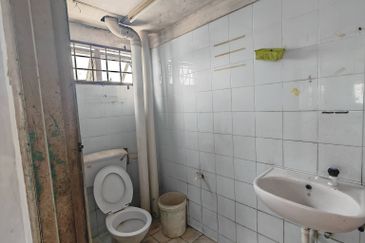 West Port, Pulau Indah