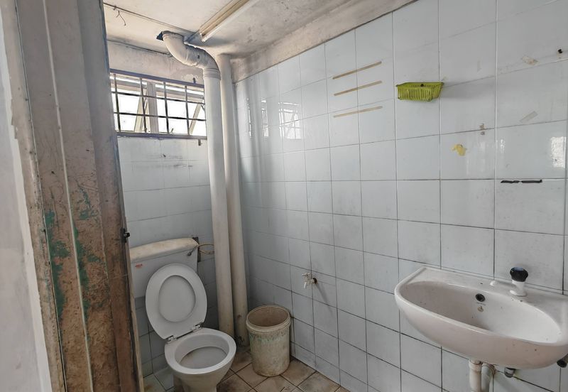 West Port, Pulau Indah