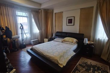 Glenmarie Cove Residence