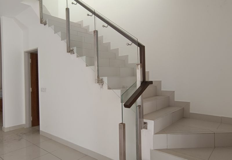 Damai 16, Setia Alam