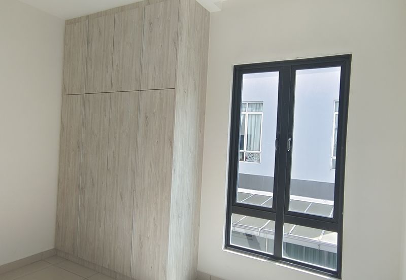 Damai 16, Setia Alam