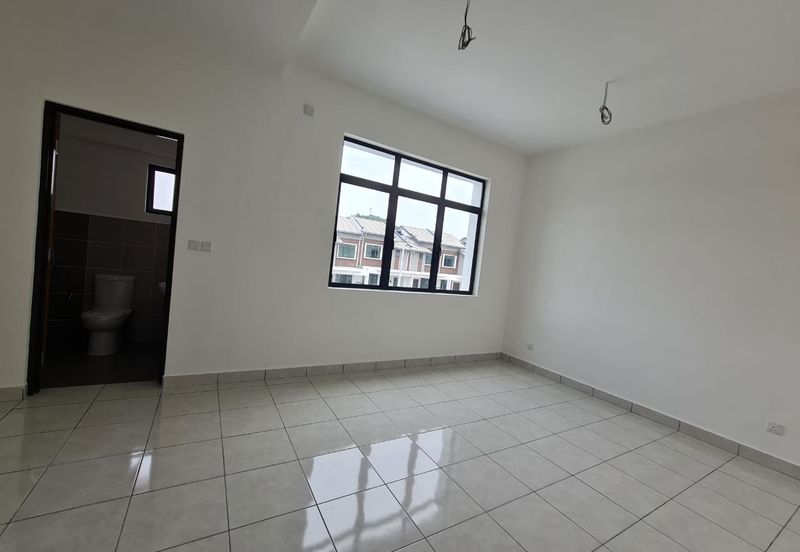 Iris @ Bandar Hillpark