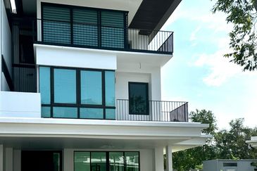 Duta Villa, Setia Alam