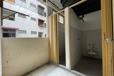 Johan Court Flat @ Alam Perdana