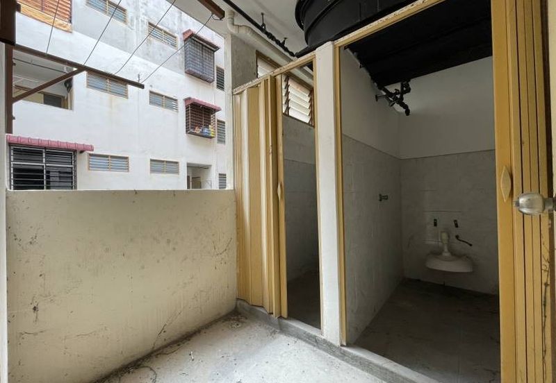 Johan Court Flat @ Alam Perdana