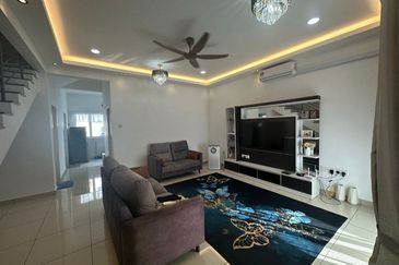 Halya @ Daunan Worldwide