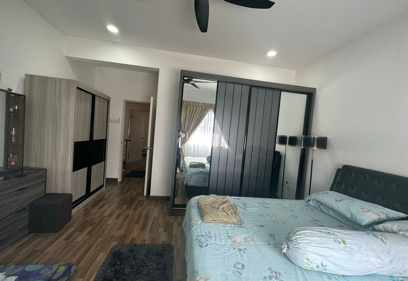 Halya @ Daunan Worldwide