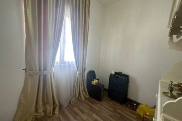 Halya @ Daunan Worldwide