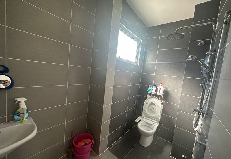 Halya @ Daunan Worldwide