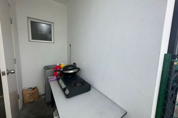 Halya @ Daunan Worldwide