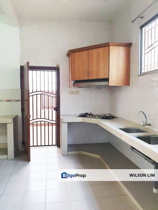 Offer below market End Lot house and no house blocking for easy parking, Selangor, Klang