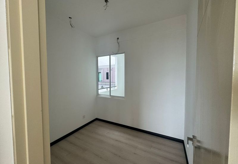 SkyMillion Residence | OC Obtained | Brand New Bare Unit | Middle Level | 930 sq.ft | For Sale 