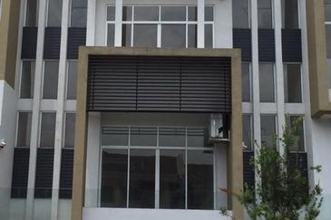 5 storey super link house with lift. Taman Oug.old Klang Road 