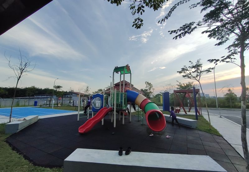 Akasia Diamond Apartment , Diamond City (New Unit/Partly Furnish)