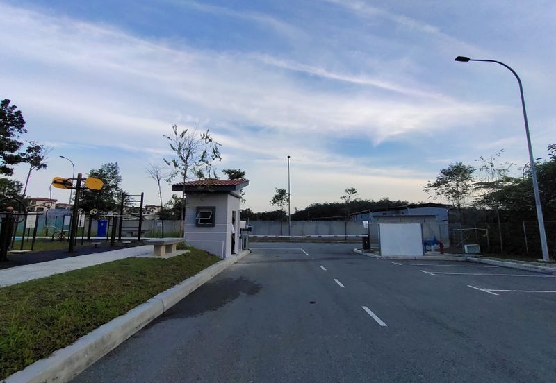 Akasia Diamond Apartment , Diamond City (New Unit/Partly Furnish)