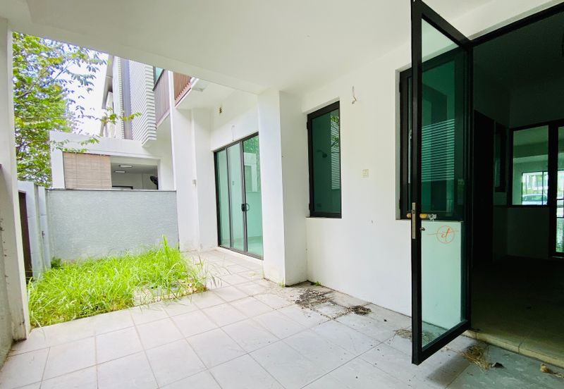 Duta Villa, Setia Alam