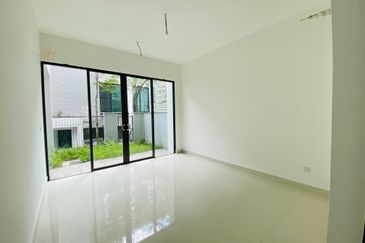 Duta Villa, Setia Alam