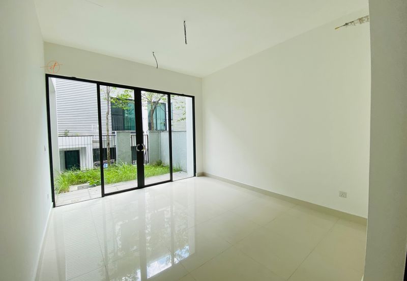 Duta Villa, Setia Alam