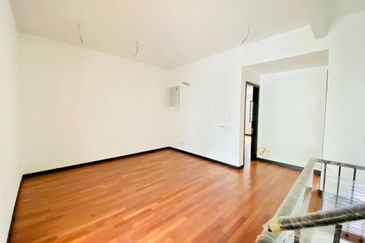 Duta Villa, Setia Alam